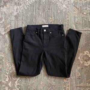 9" High-rise Black Skinny Jeans